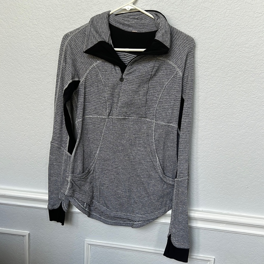 LULULEMON gray sweater size 8